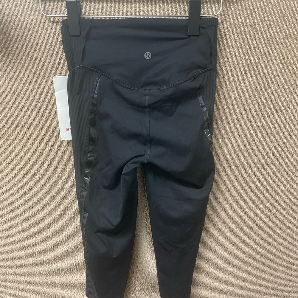 New women's Lululemon Black High-Rise Crop Pants size 2